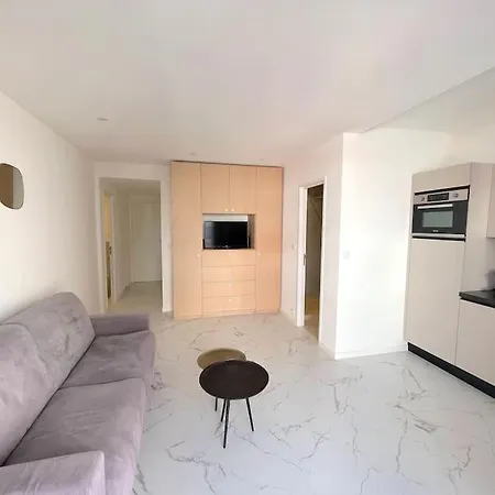 Joli - Neuf Terrasse Clim Wi-fi 2 Min. Des Plages Διαμέρισμα