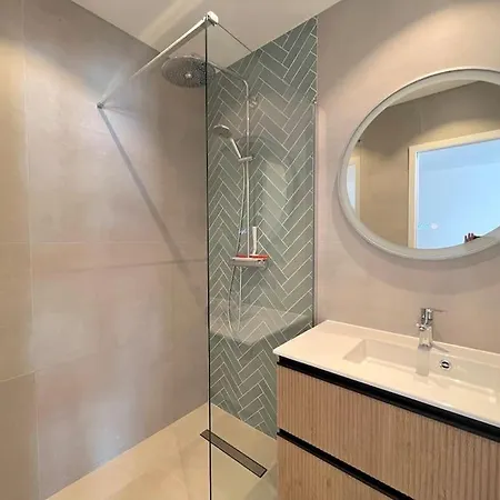 Appartement Joli - Neuf Terrasse Clim Wi-fi 2 Min. Des Plages Antibes